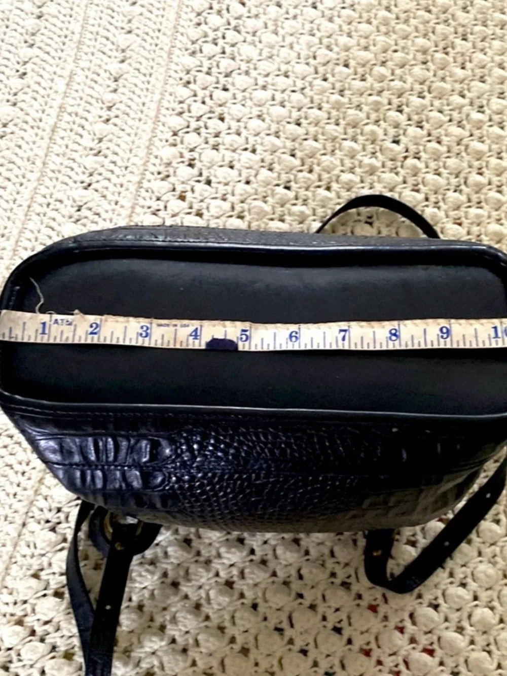 Vintage Brahmin Hobo tote. “alligator” embossed leather EUC black